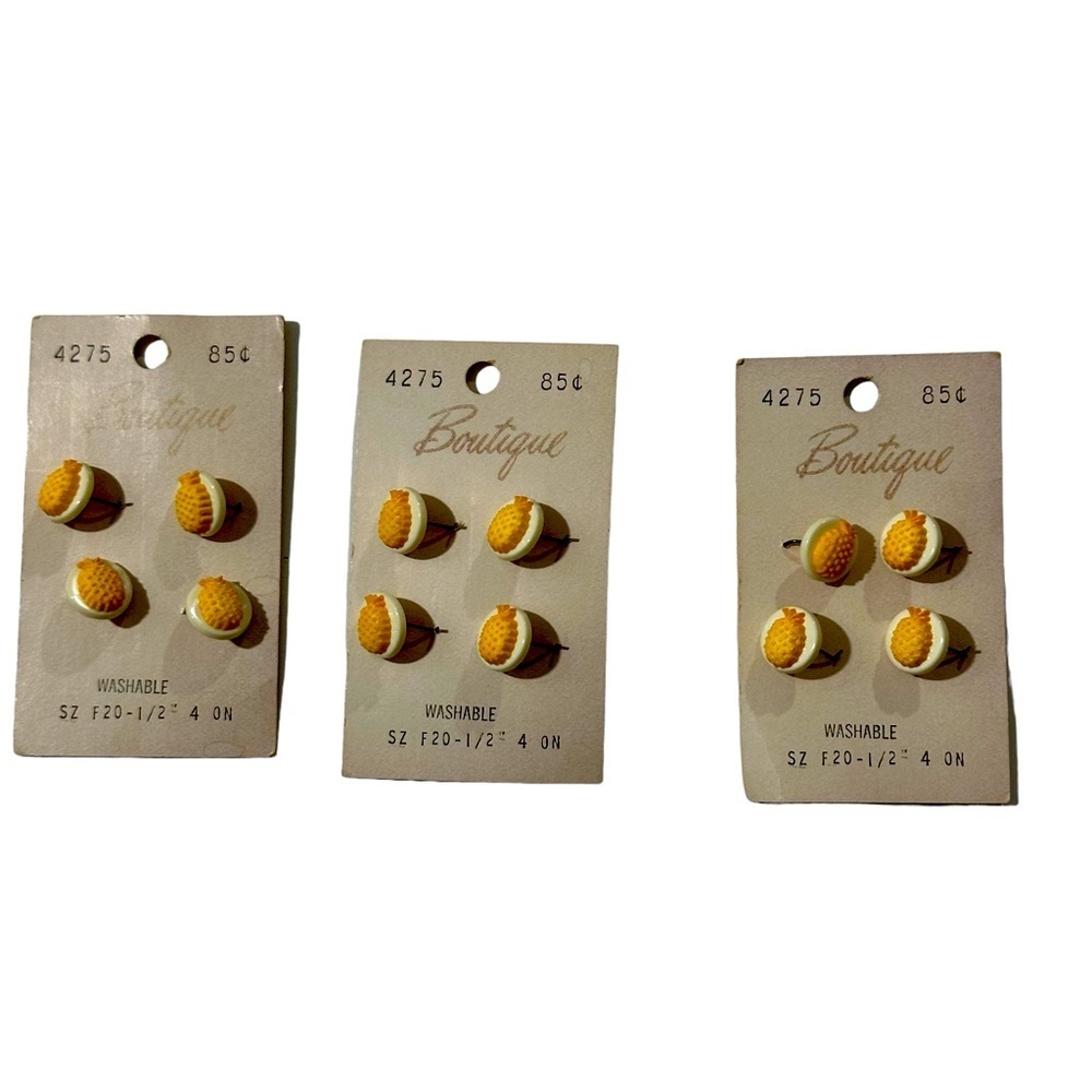 Vintage 12 Boutique Washable Round White Yellow Pineapples Buttons F20 1/2” NOS